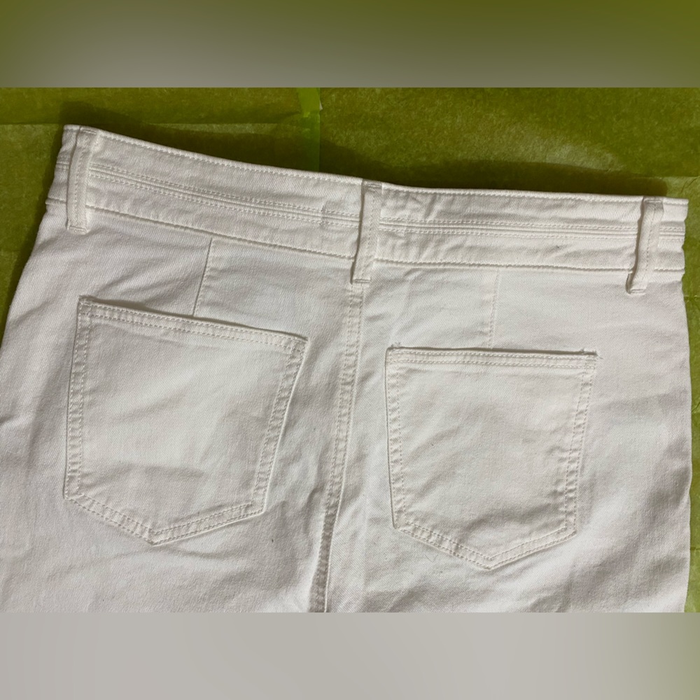Shorts - Picture 5 of 8